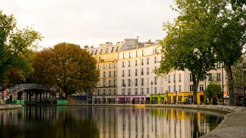 Canal Saint-Martin lock and footbridge, Paris