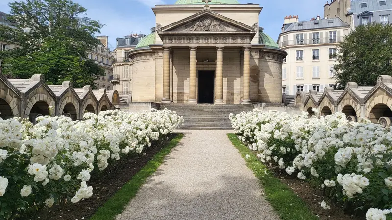 Elevated garden walkway on the Promenade Plantée, Paris